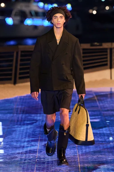 Look 3